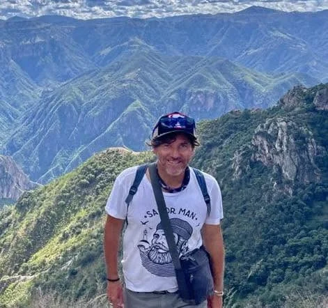 Darius, founder and tour guide of Latin Tierra Travel